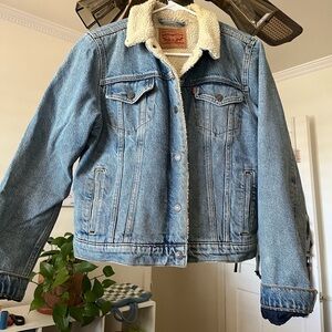Levi’s Women’s Large Denim Trucker Jacket.